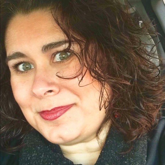 Meet your Posher, Sarah - Picture 2 of 2